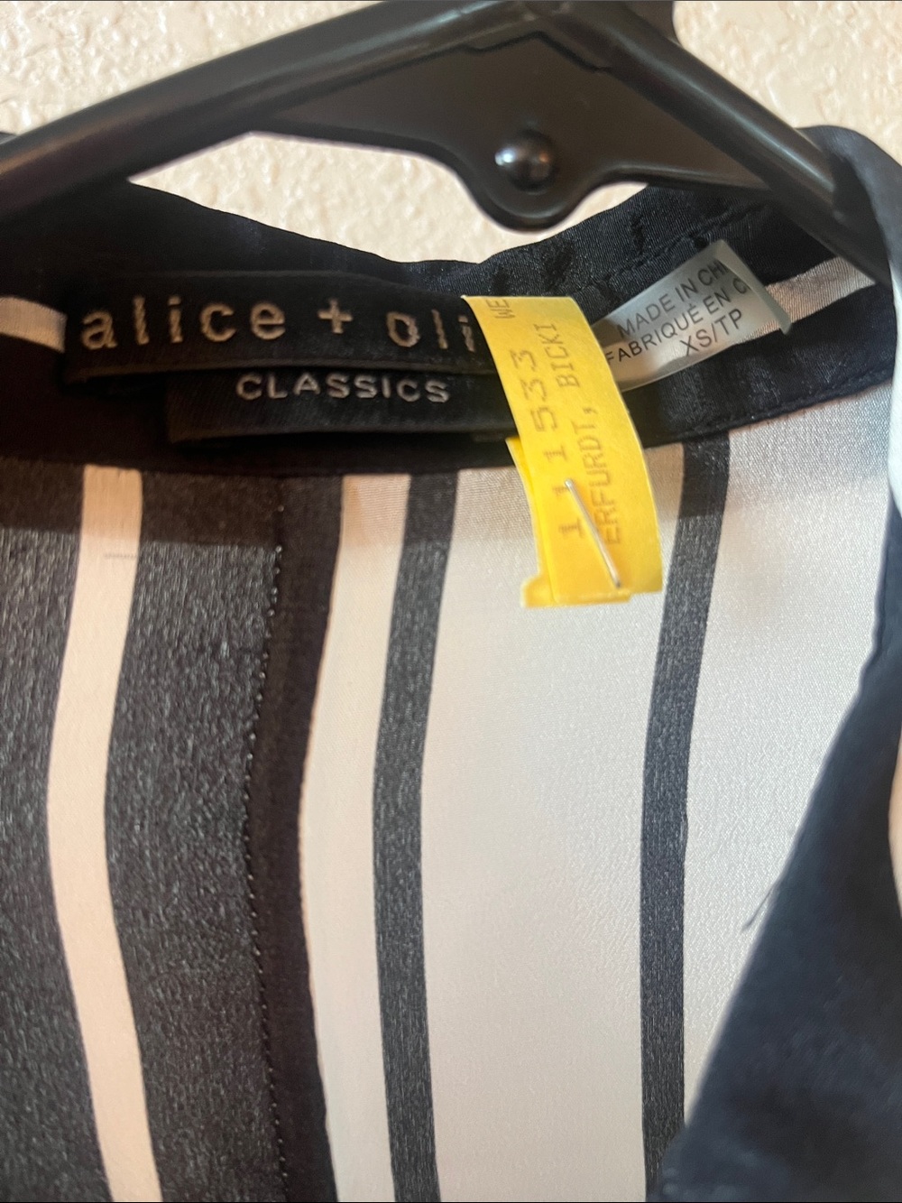 Alice + Olivia striped SILK BLOUSE size XS with flaws - Picture 3 of 6